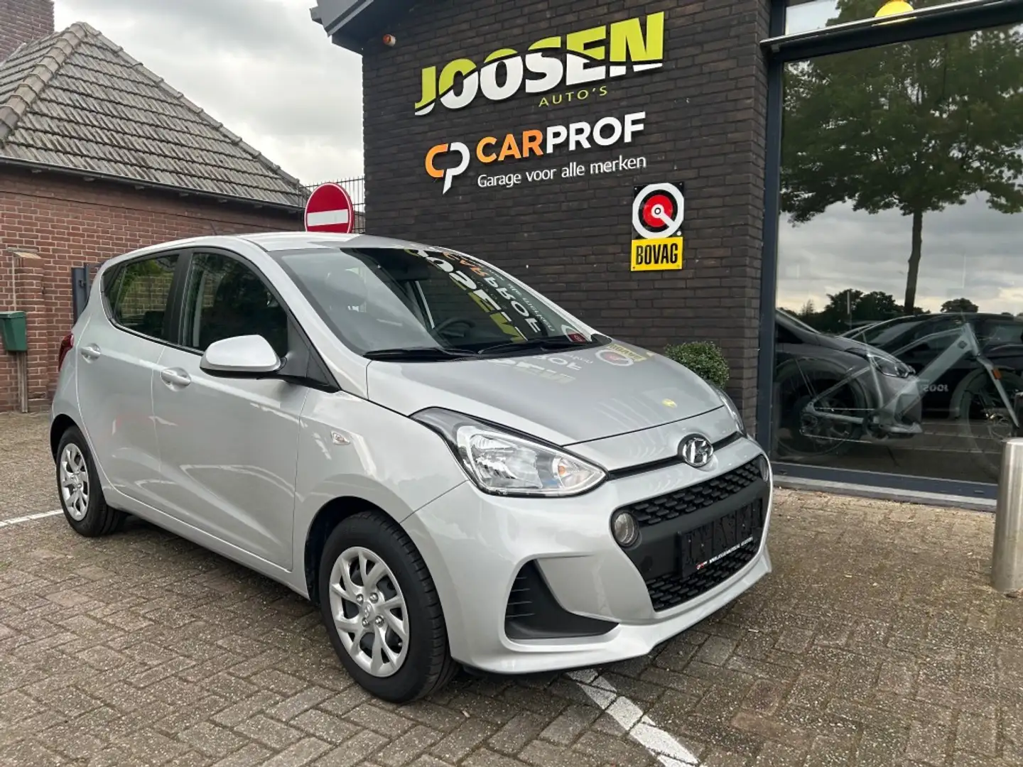 Hyundai i10 1.0I COMFORT 5P. Gris - 1