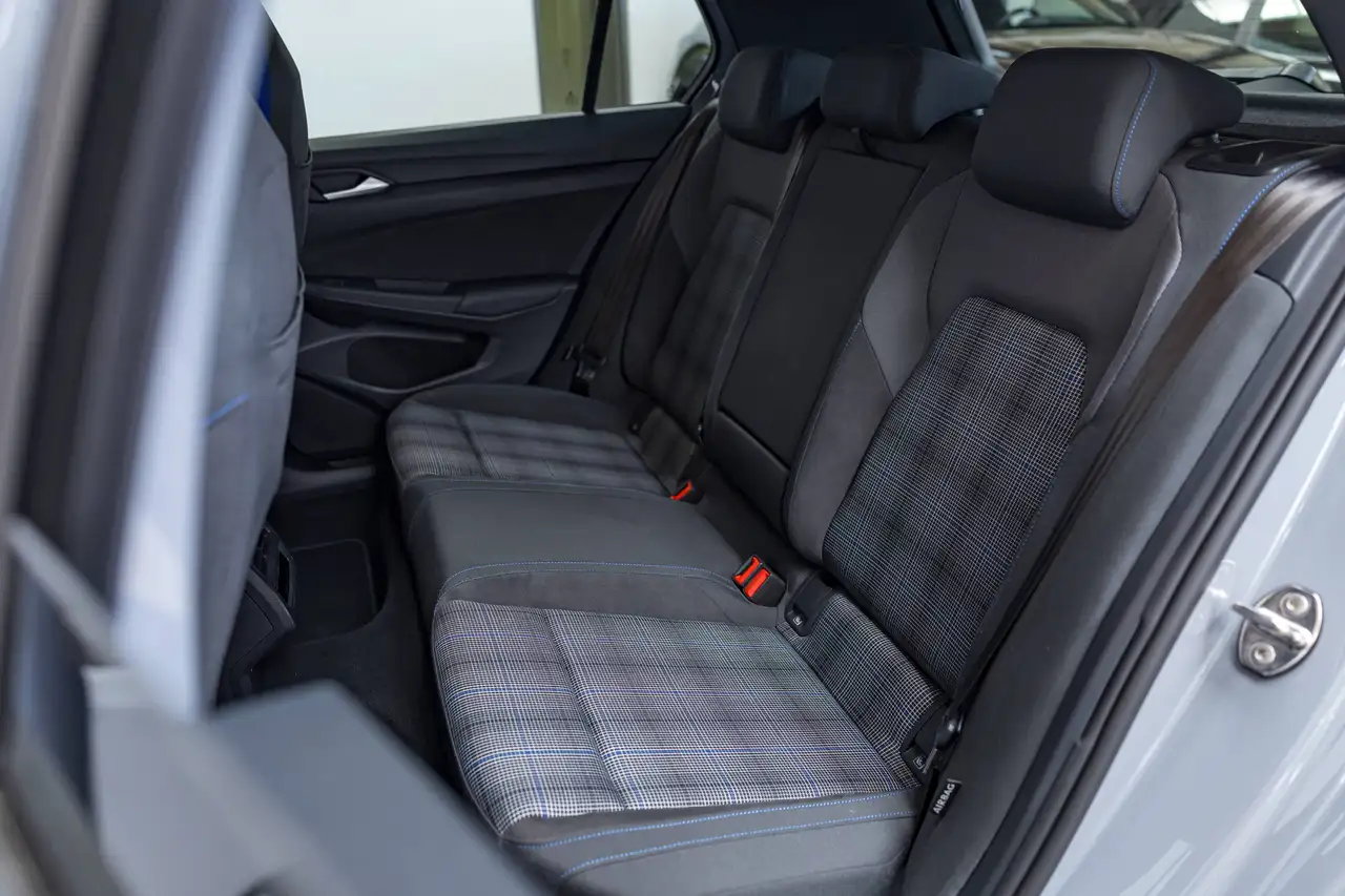 Volkswagen Golf PHEV 360° HEAD-UP PANO IQ-LIGHTS ACC LA HEATED-SEATS AMBIENTLIGHT, миниатюра 15