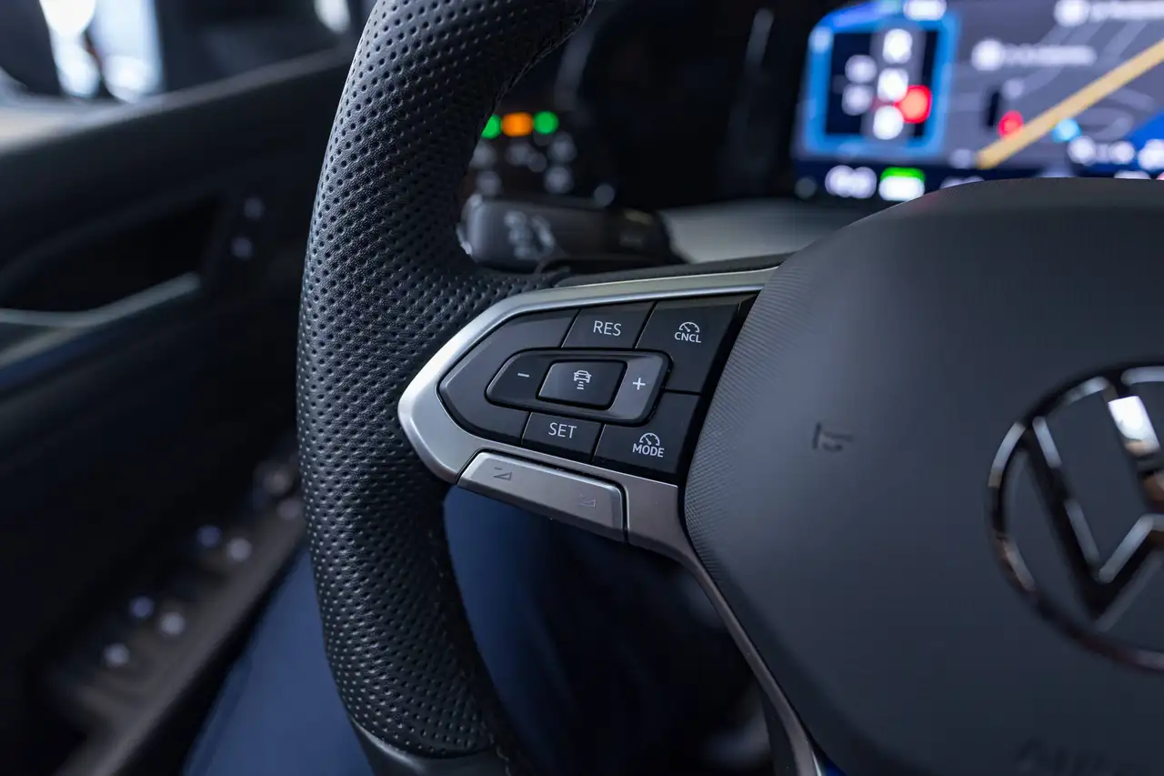 Volkswagen Golf PHEV 360° HEAD-UP PANO IQ-LIGHTS ACC LA HEATED-SEATS AMBIENTLIGHT, миниатюра 29