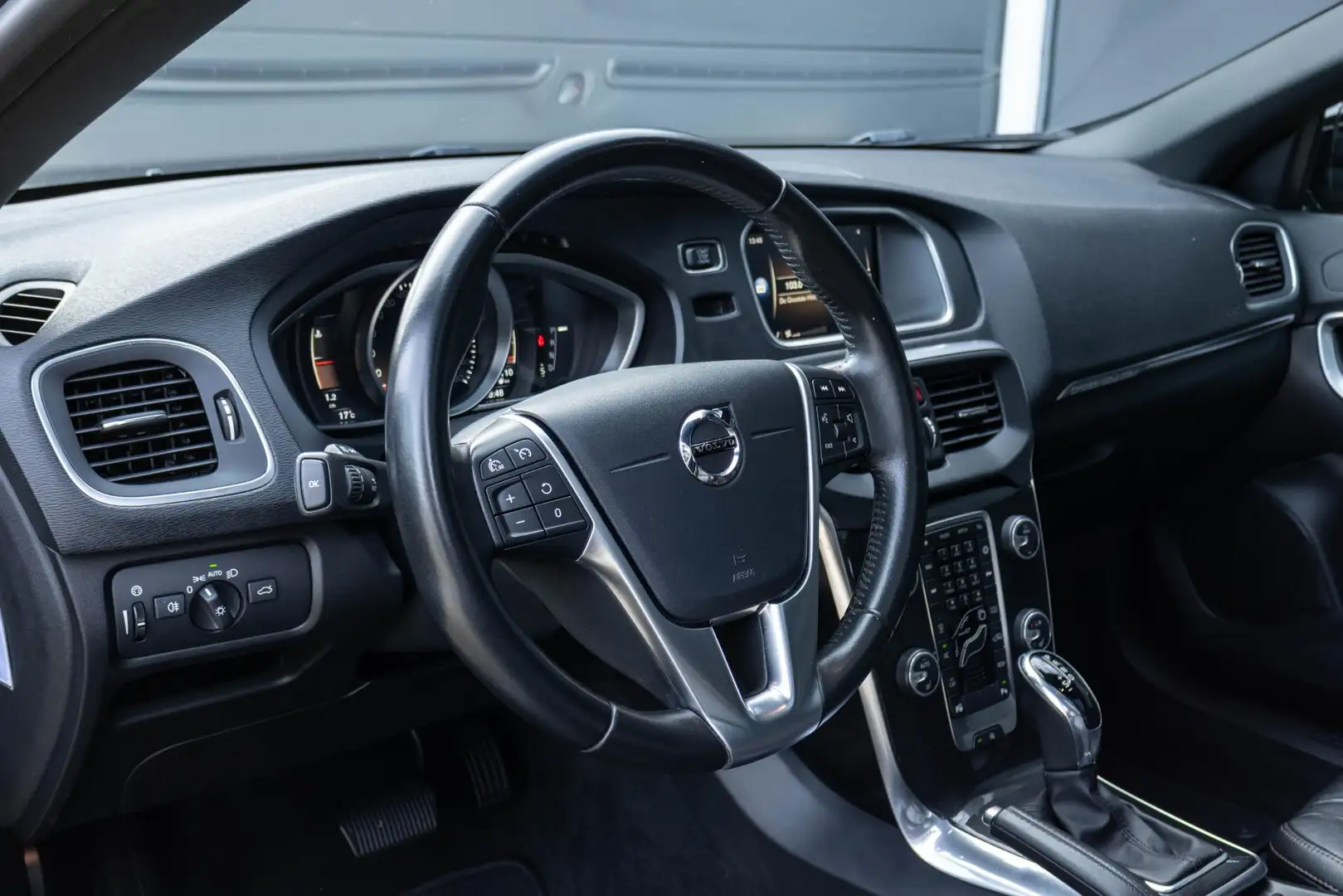 Volvo V40 Cross Country T3 Automaat Polar+ Luxury | Trekhaak met afneembar Gris - 2