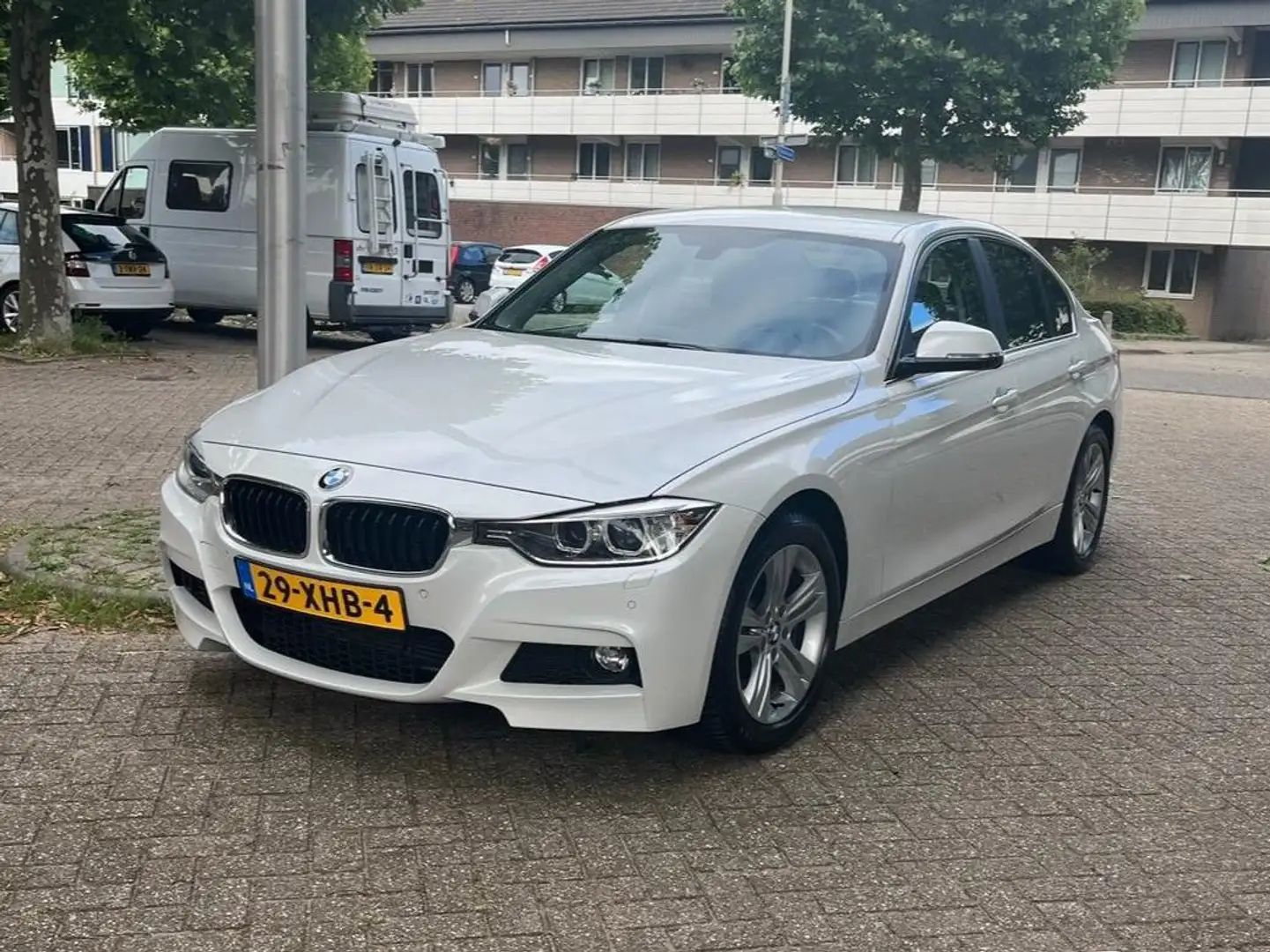 BMW 320 330 320i High Executive Wit - 1