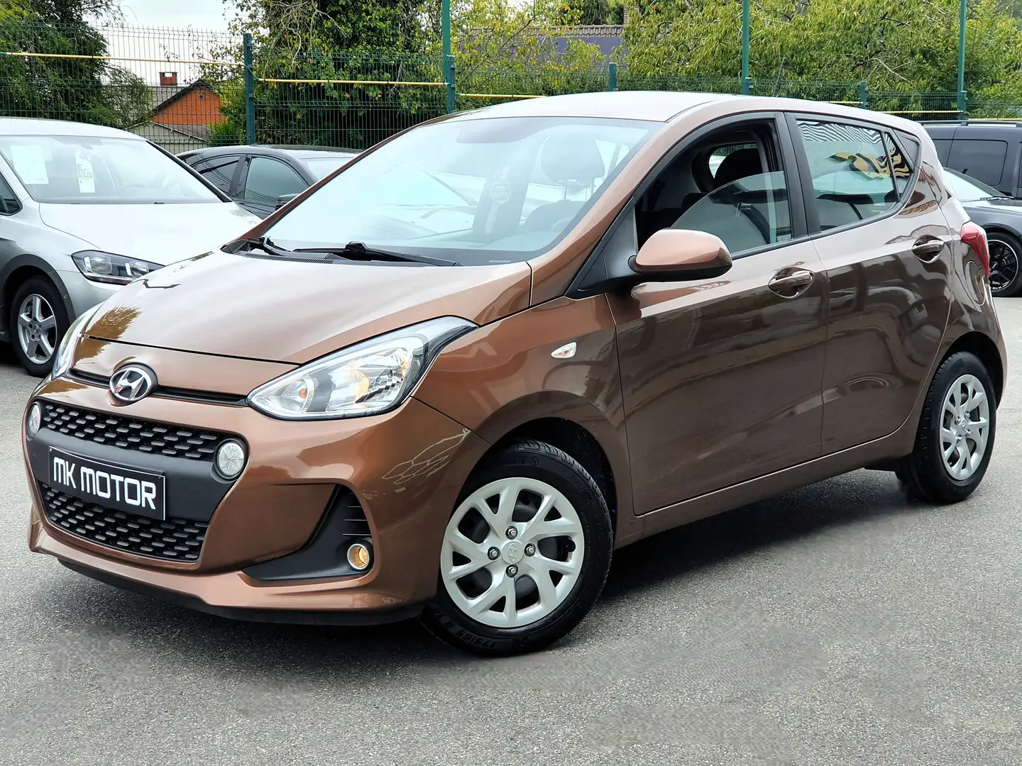 Hyundai i10 🟢1.0 ESSENCE 67CV - FULL CARNET - GPS- CAPTEURS Brun - 1
