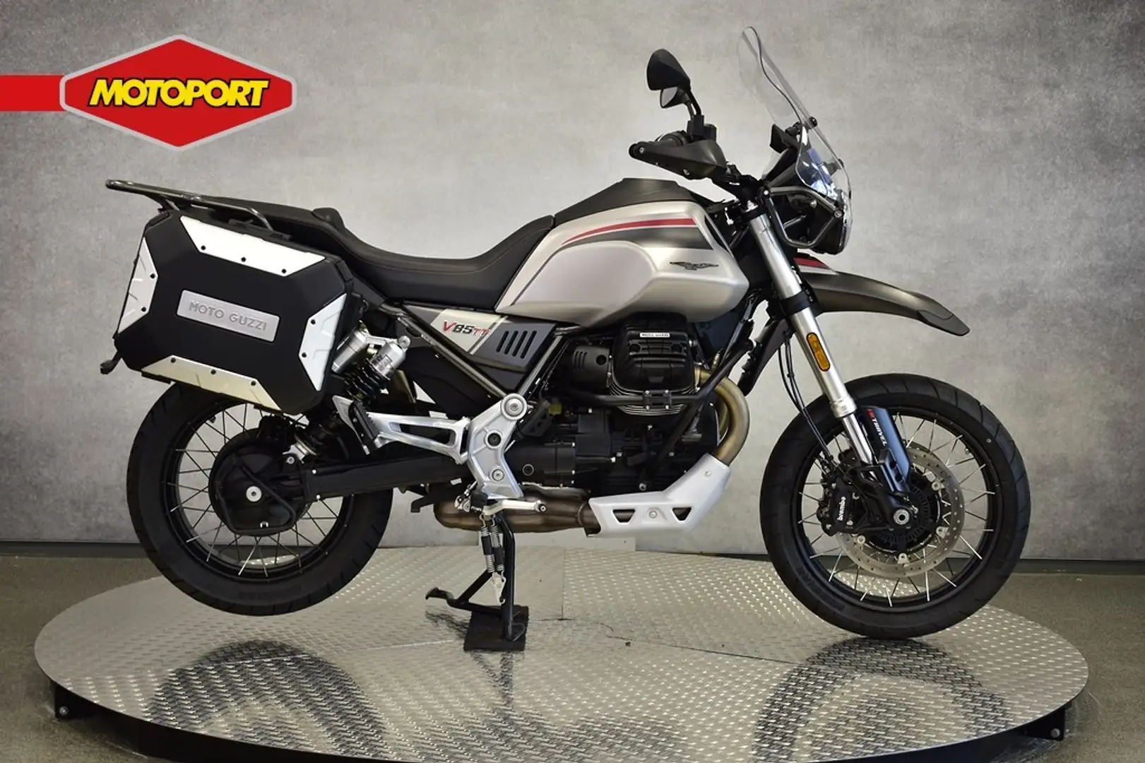 Moto Guzzi V 85 TT Travel Zilver - 1