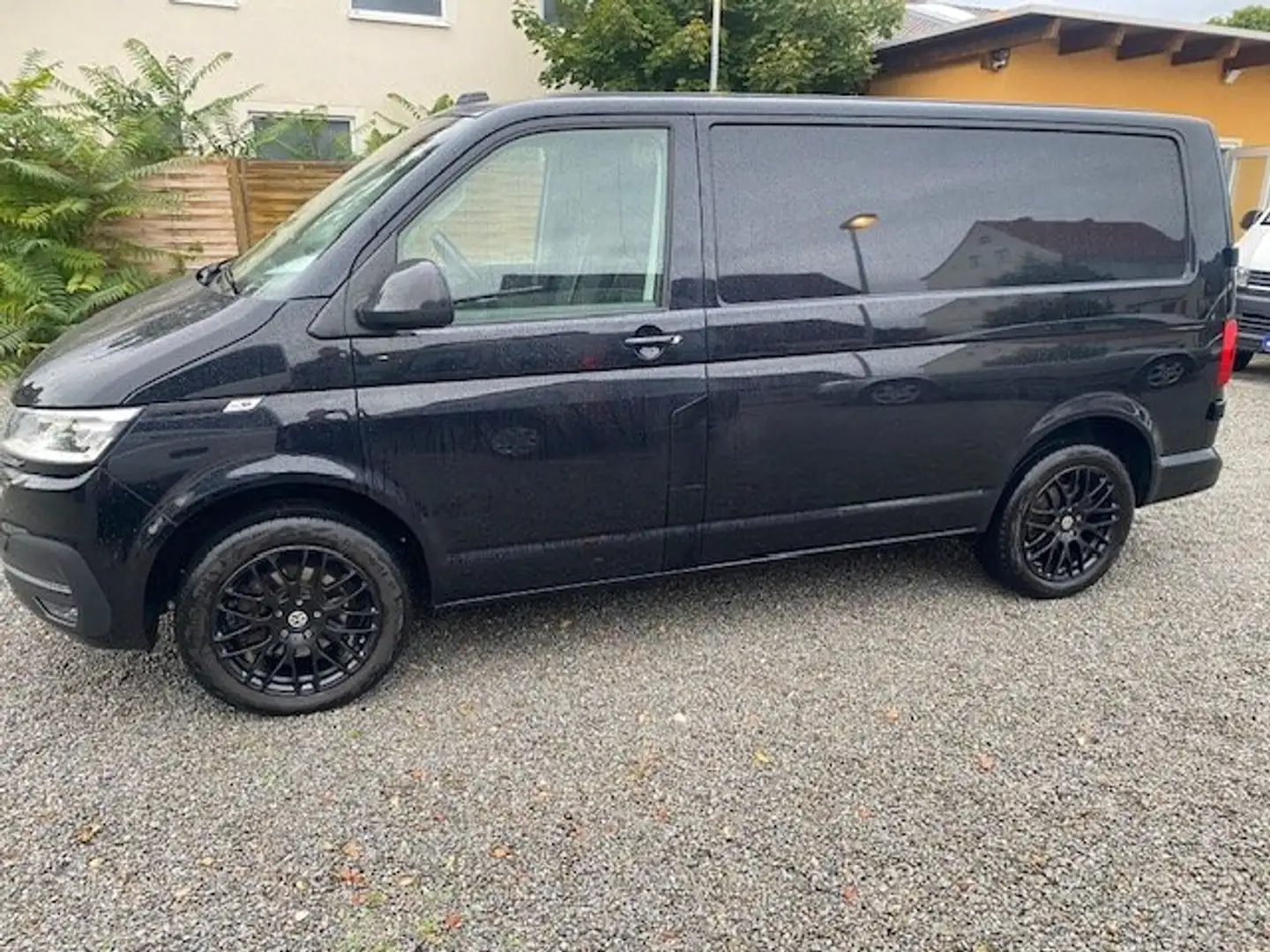Volkswagen T6.1 Transporter VOLL LED AHK DSG Schwarz - 2