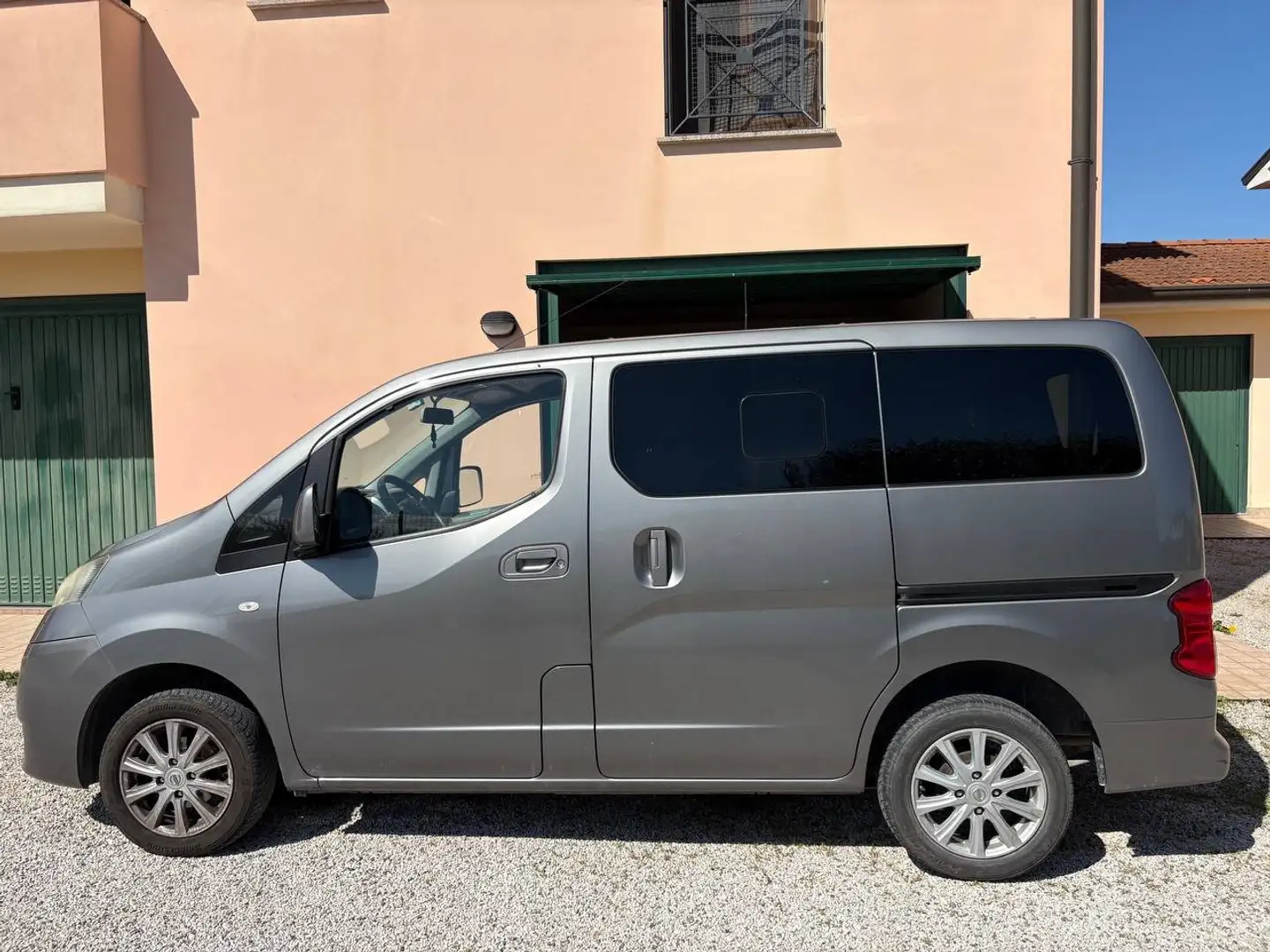 Nissan Evalia Evalia 1.5 dci N-Tec 110cv E6 Gris - 1