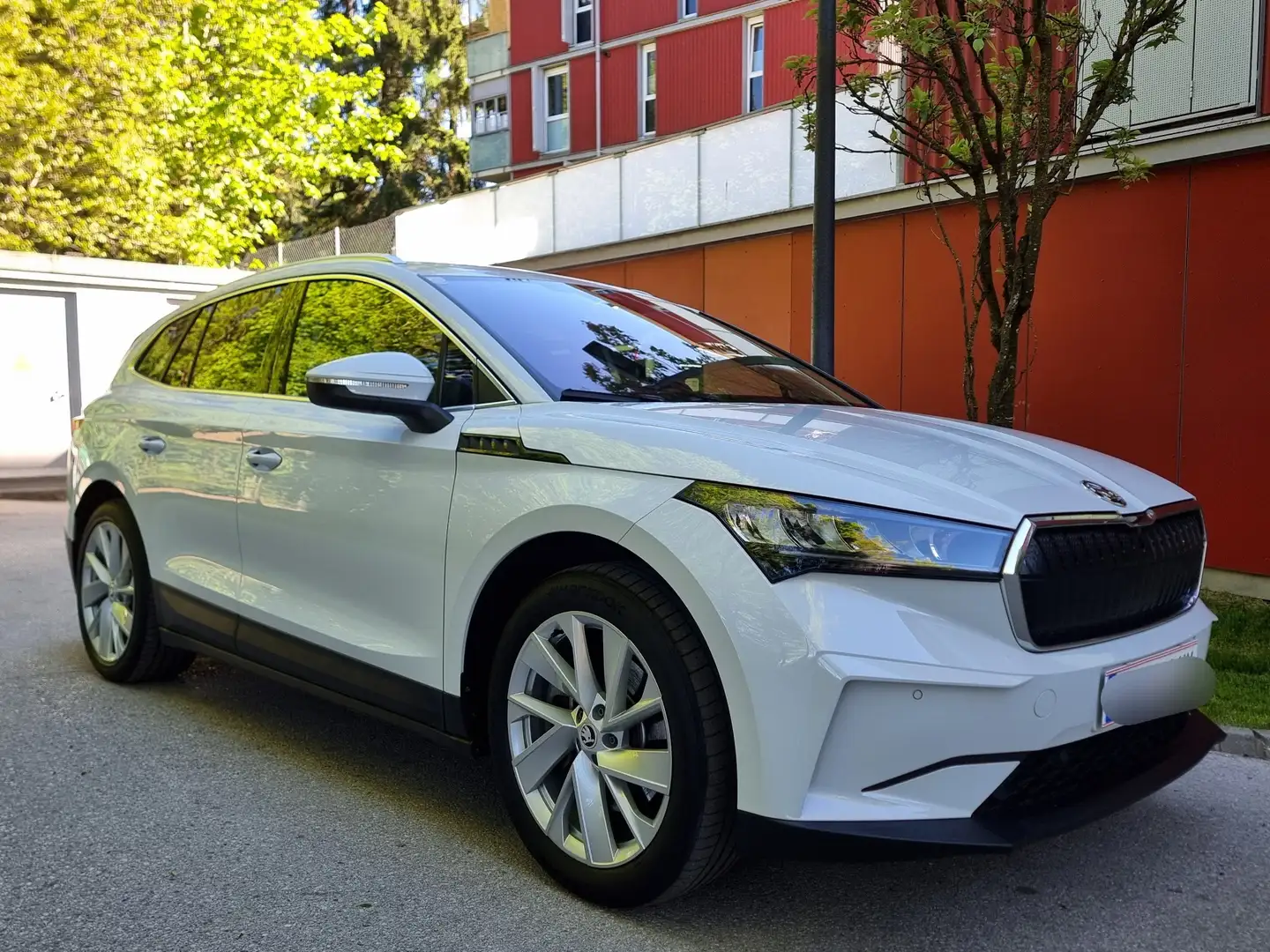 Skoda Enyaq iV 80 82kWh Weiß - 1