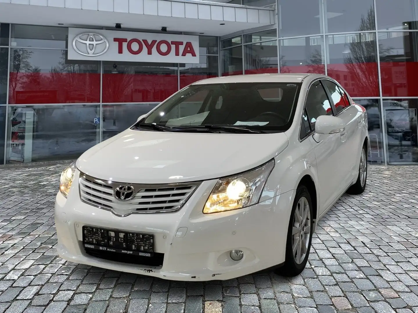 Toyota Avensis 2.0 Executive wenig KM+sehr zuverlässig Wit - 1