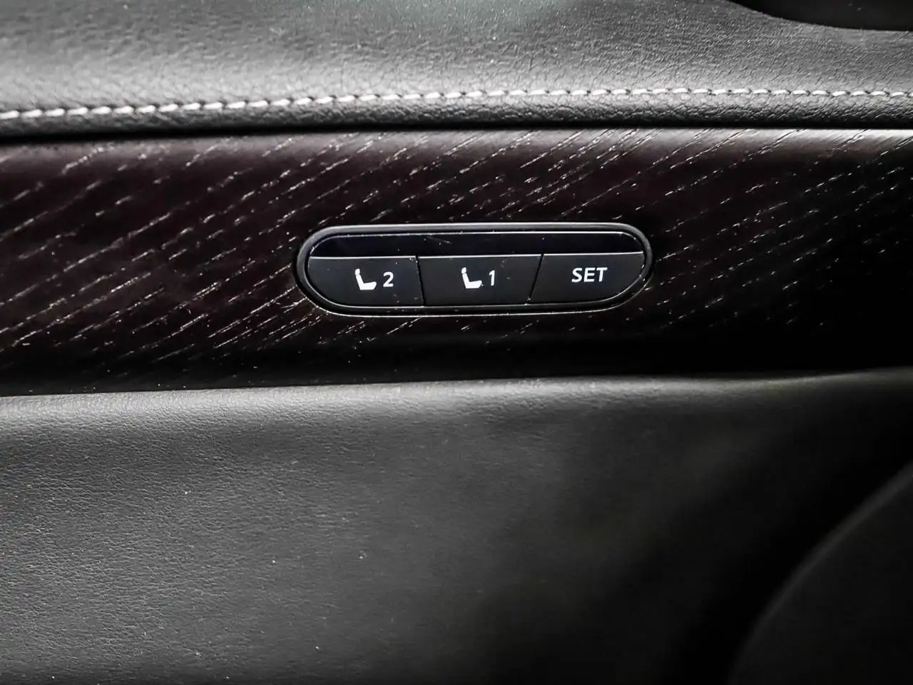 Infiniti QX60 снимка Infiniti QX60