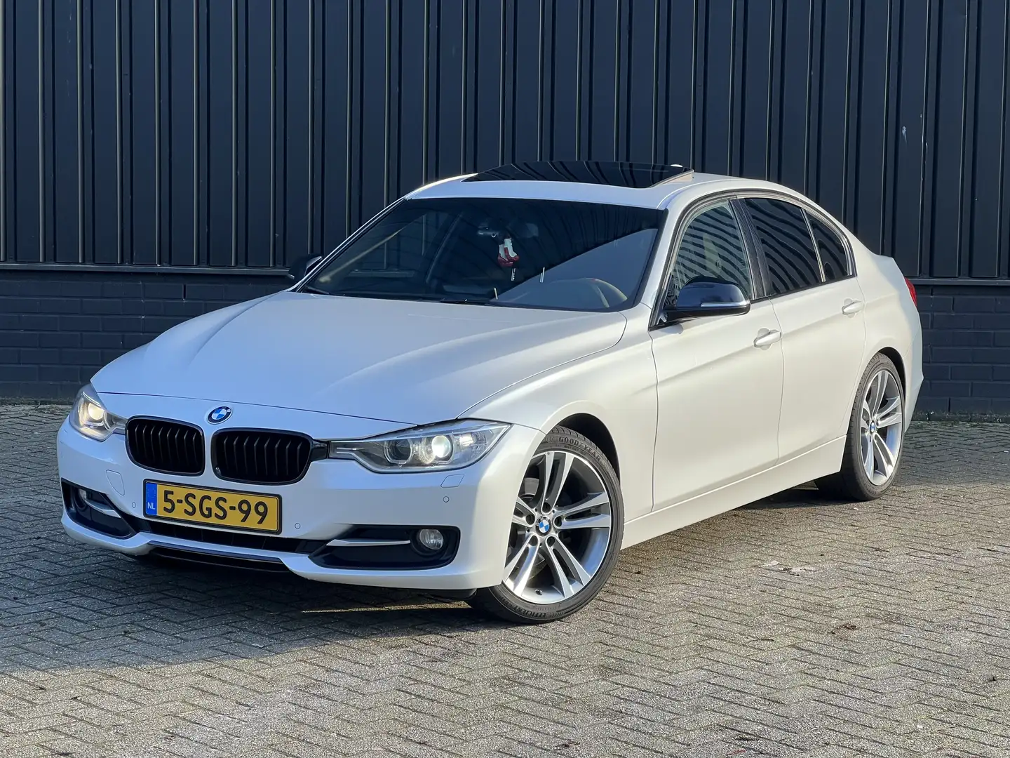 BMW 320 320d Sportline High Executive Schuifdak Wit - 1