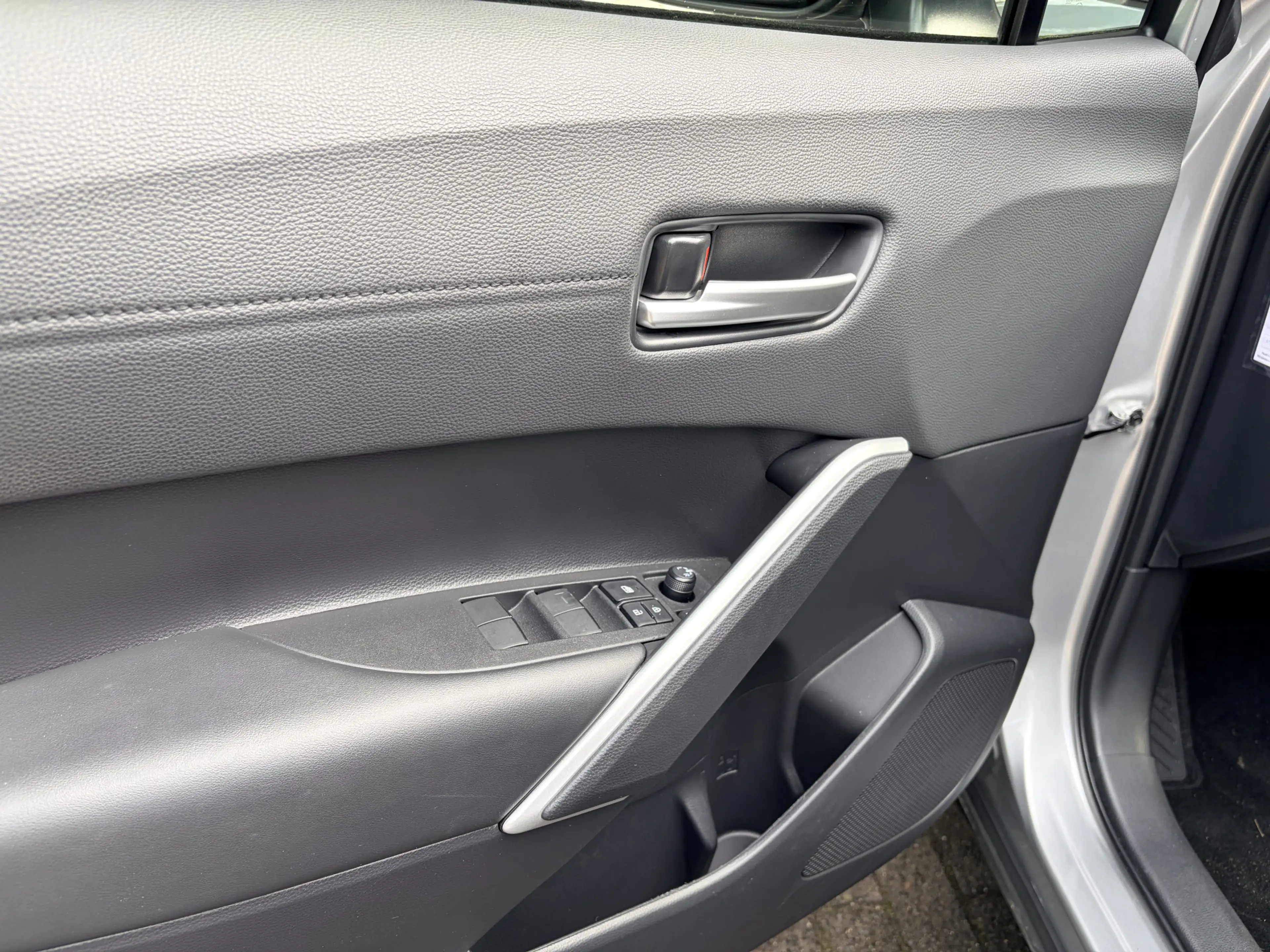 Toyota Corolla Cross Hybrid 200 Dynamic Navi Fullmap/A.uitrijcamera/In — photo 28