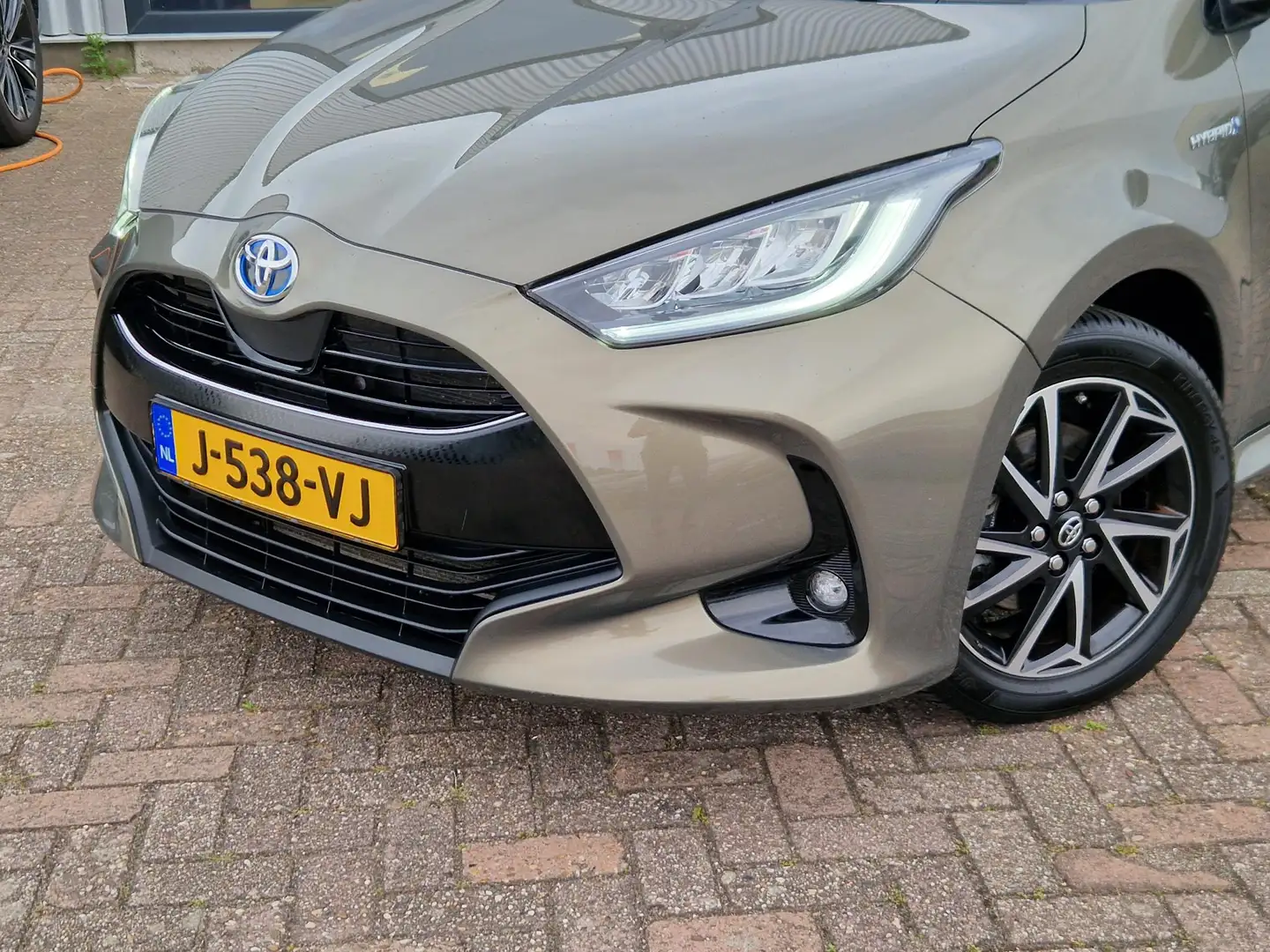 Toyota Yaris 1.5 Hybrid Dynamic Groen - 2