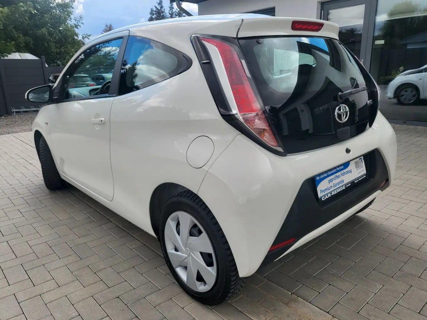 Toyota Aygo AYGO x-play*KLIMA*Bluetooth*ZV*TOP*49000km* Weiß - 2