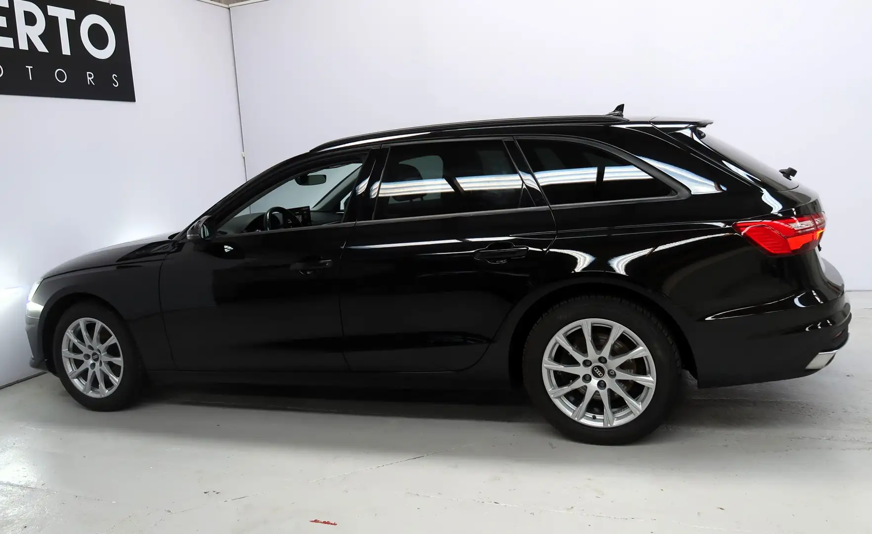 Audi A4 A4 Avant 35 TFSI S-Tronic Mythos Black Metallic Zwart - 2