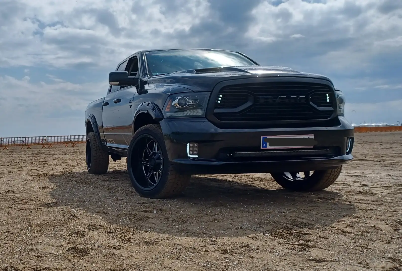 RAM 1500 5.7 Hemi Sport Quadcab Gen.4 Schwarz - 2