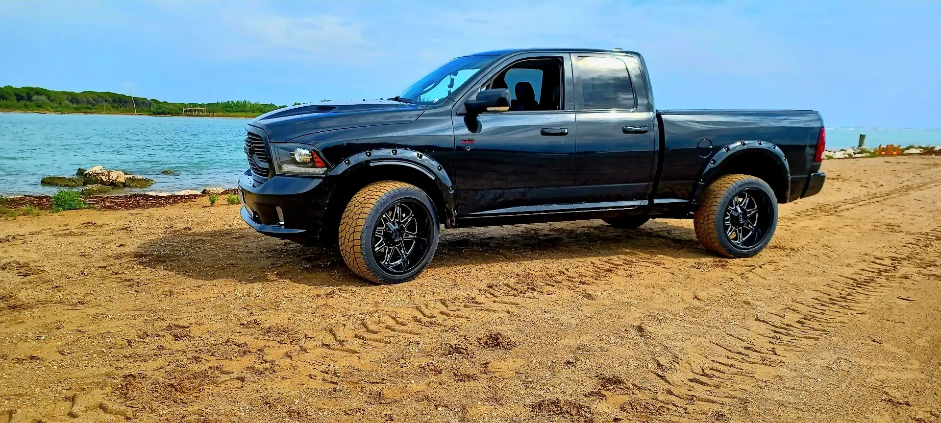 RAM 1500 5.7 Hemi Sport Quadcab Gen.4 Schwarz - 1