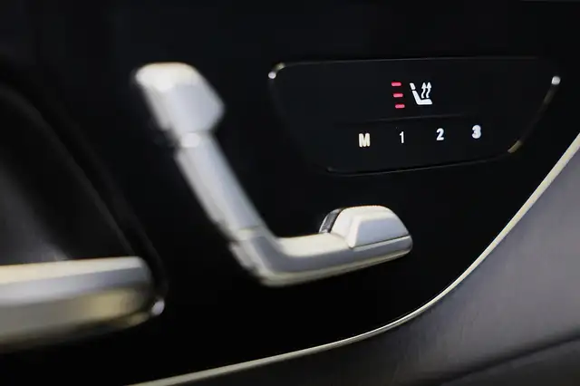 Mercedes-Benz C-Class view 11