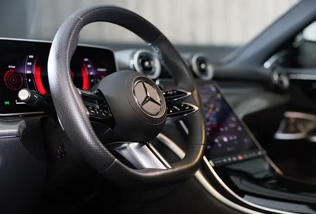 Mercedes-Benz C-Class view 7