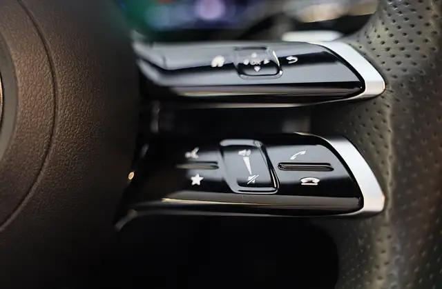 Mercedes-Benz C-Class view 25