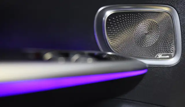Mercedes-Benz C-Class view 19