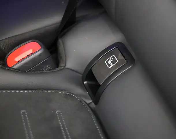 Mercedes-Benz C-Class view 29