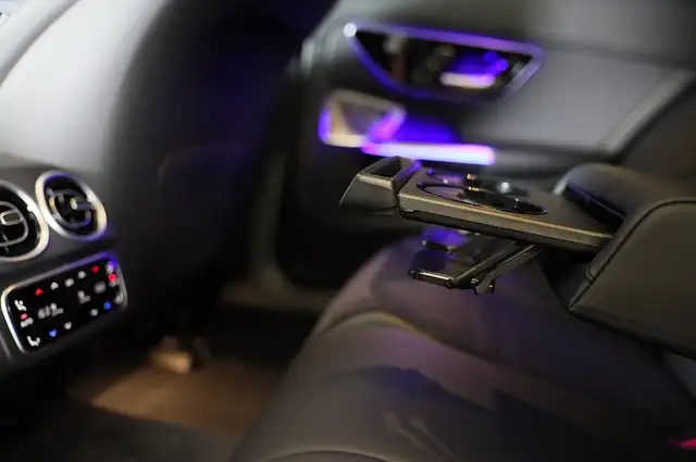 Mercedes-Benz C-Class view 21