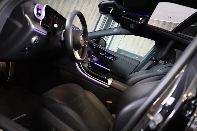 Mercedes-Benz C-Class view 8