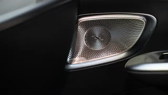 Mercedes-Benz C-Class view 13