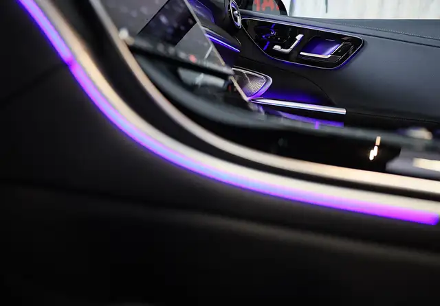Mercedes-Benz C-Class view 23
