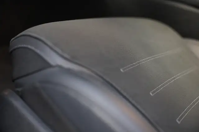 Mercedes-Benz C-Class view 27