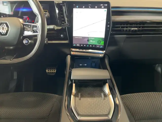 Renault Austral view 12