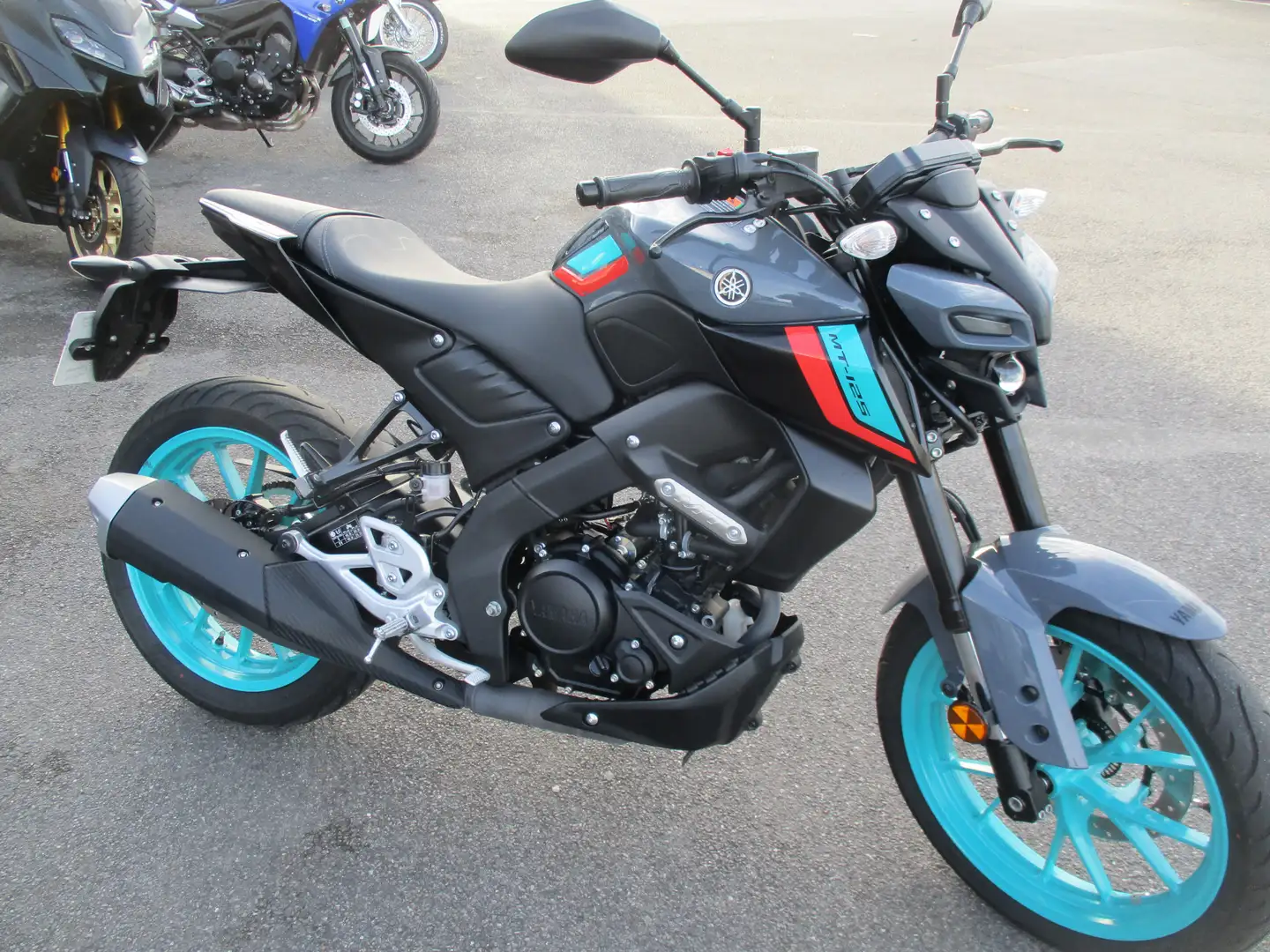 Yamaha MT-125 Grijs - 2