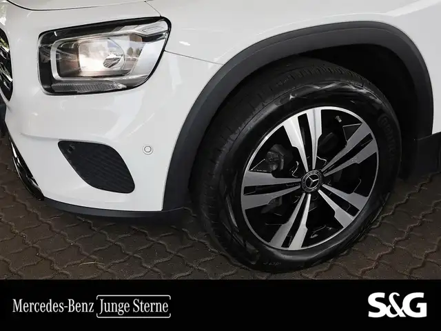 Mercedes-Benz GLB view 4