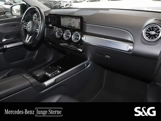 Mercedes-Benz GLB view 8