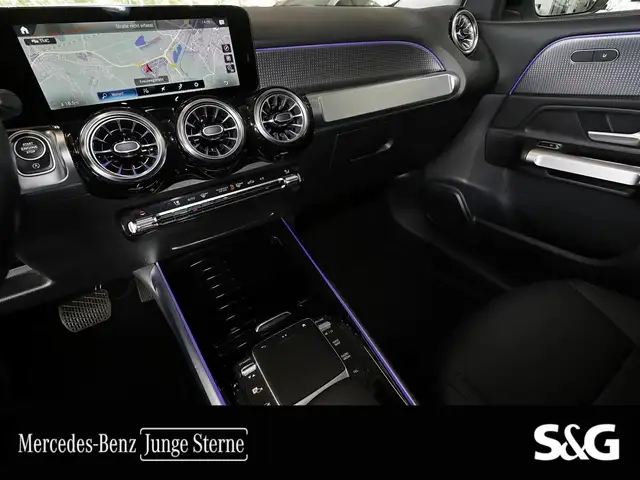 Mercedes-Benz GLB view 10