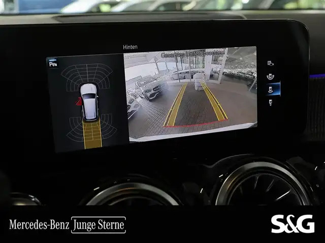 Mercedes-Benz GLB view 11