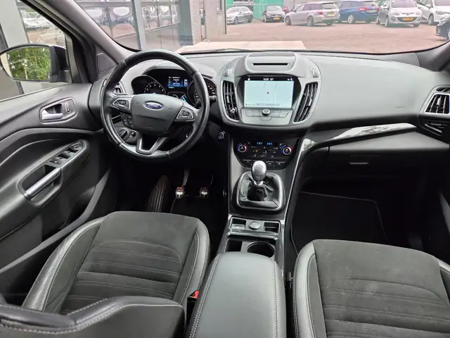 Ford Kuga view 3