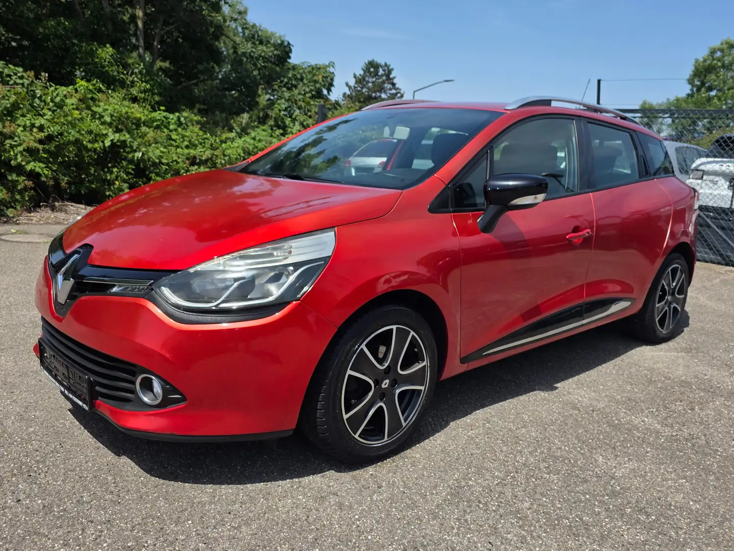 Renault Clio 1.5 DCI 5 Sitzer Sound-System Display Alufelgen Rot - 1