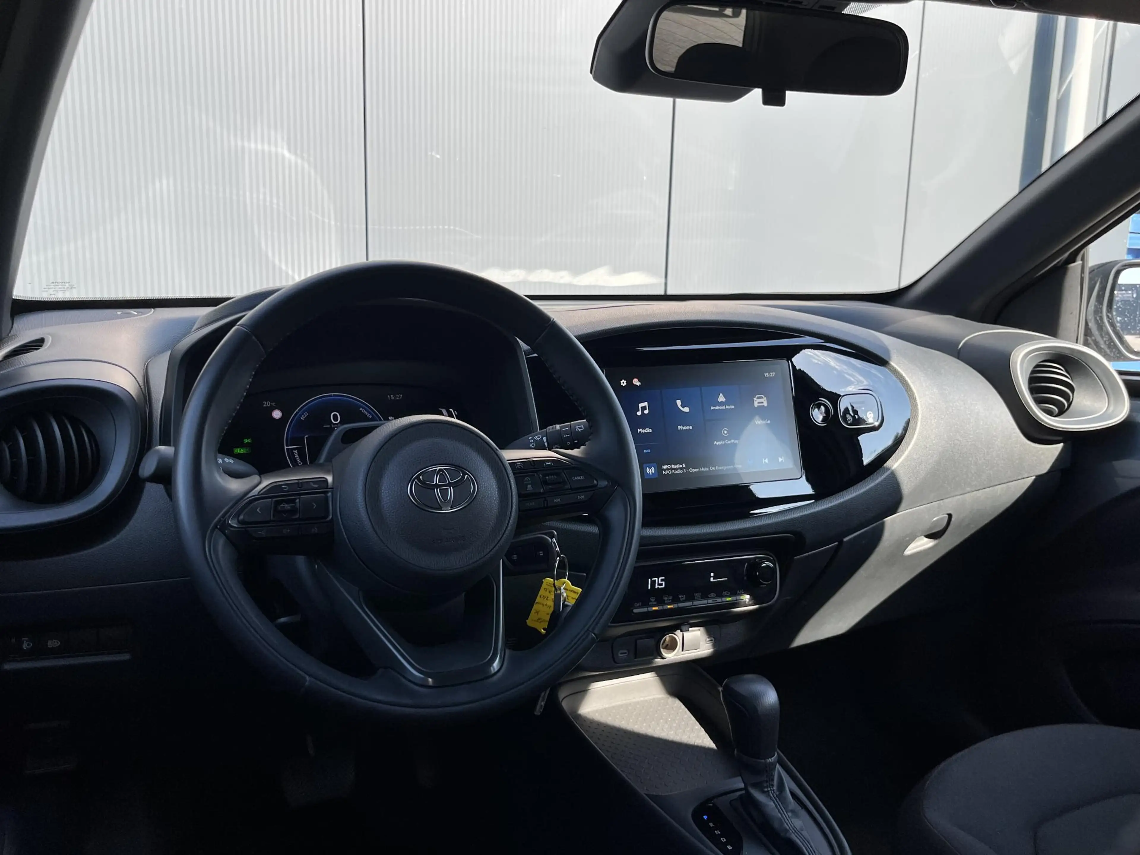 Toyota Aygo X Hybrid 115 play — photo 10