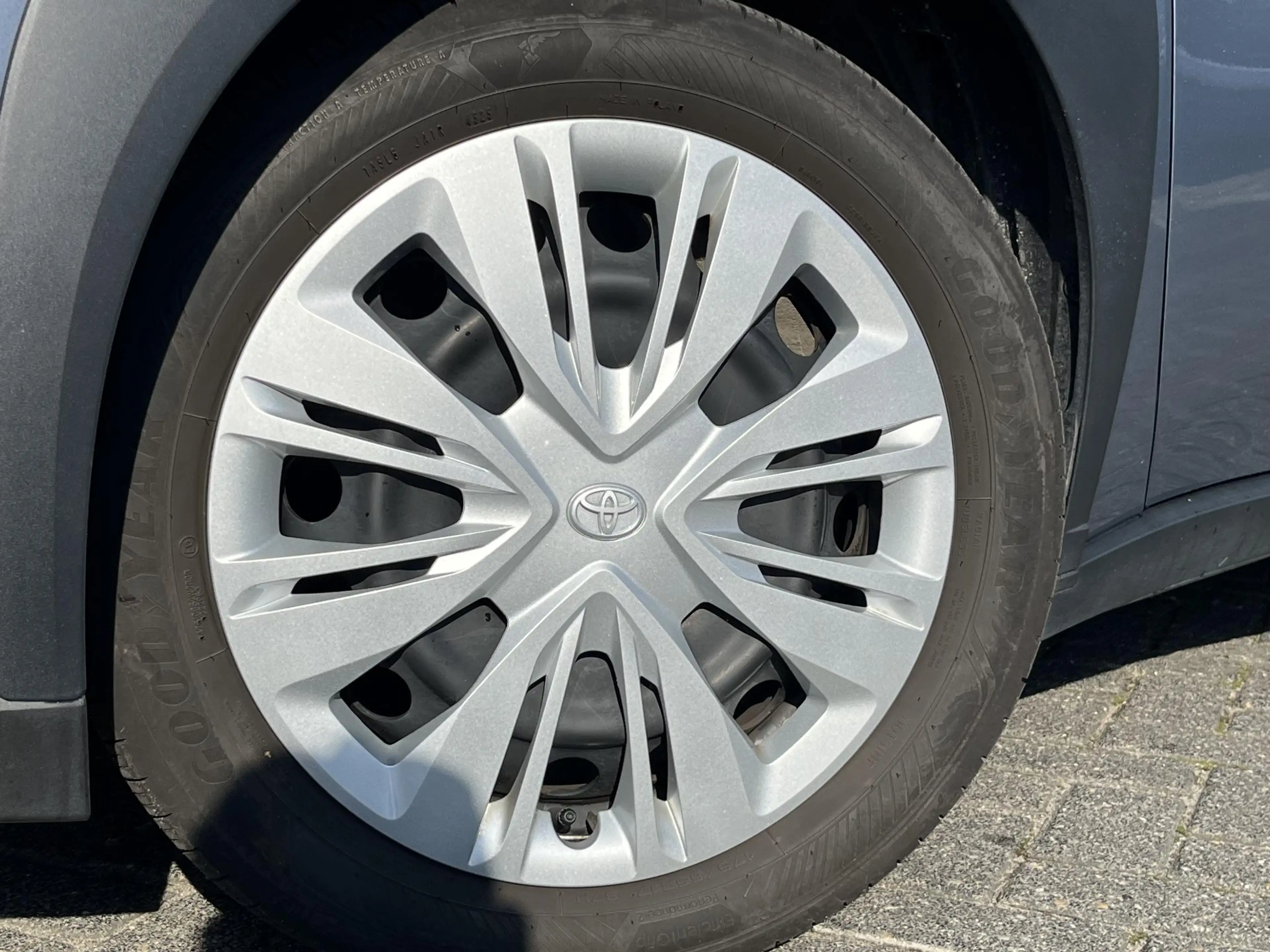 Toyota Aygo X Hybrid 115 play — photo 5
