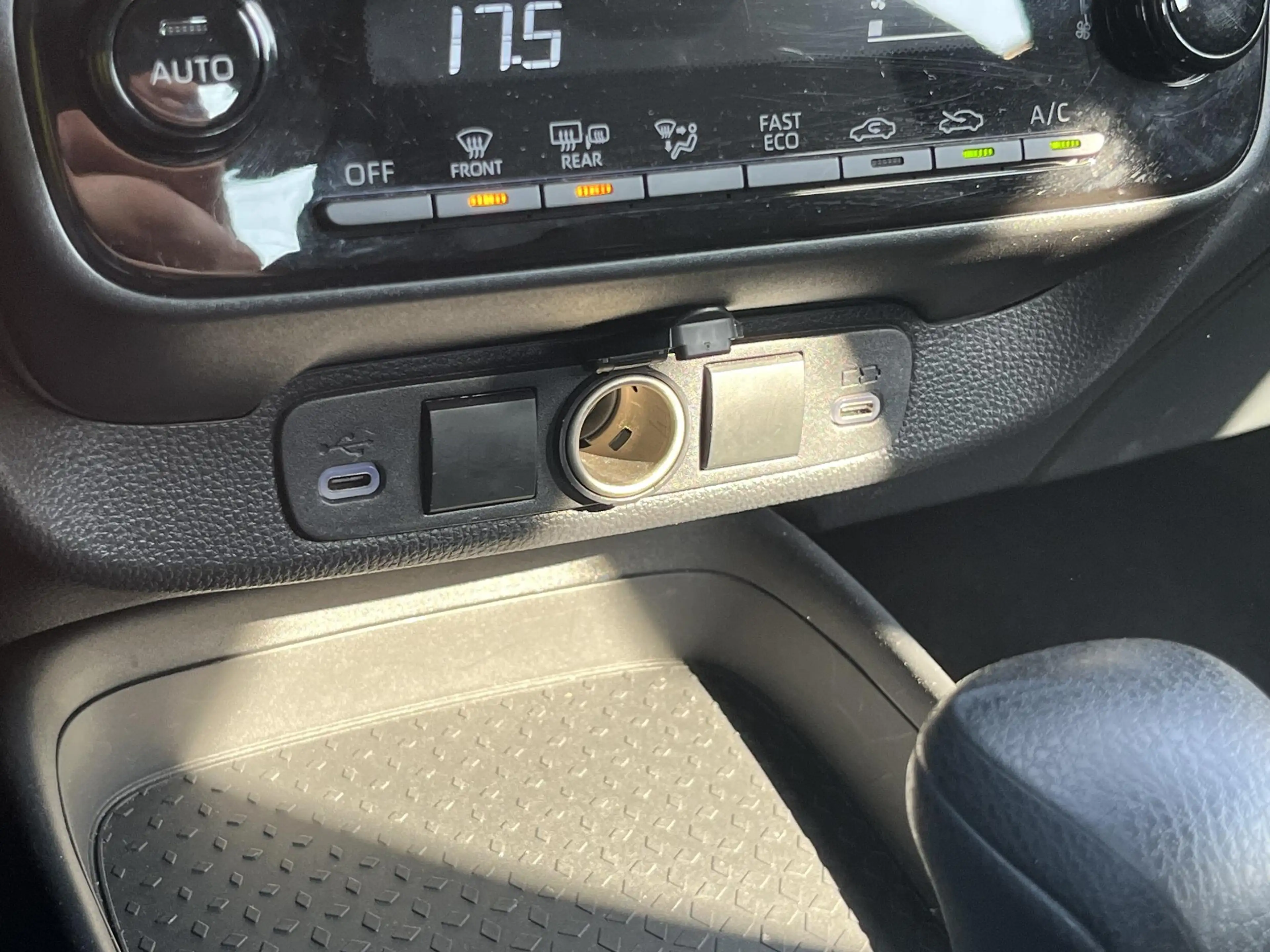 Toyota Aygo X Hybrid 115 play — photo 15