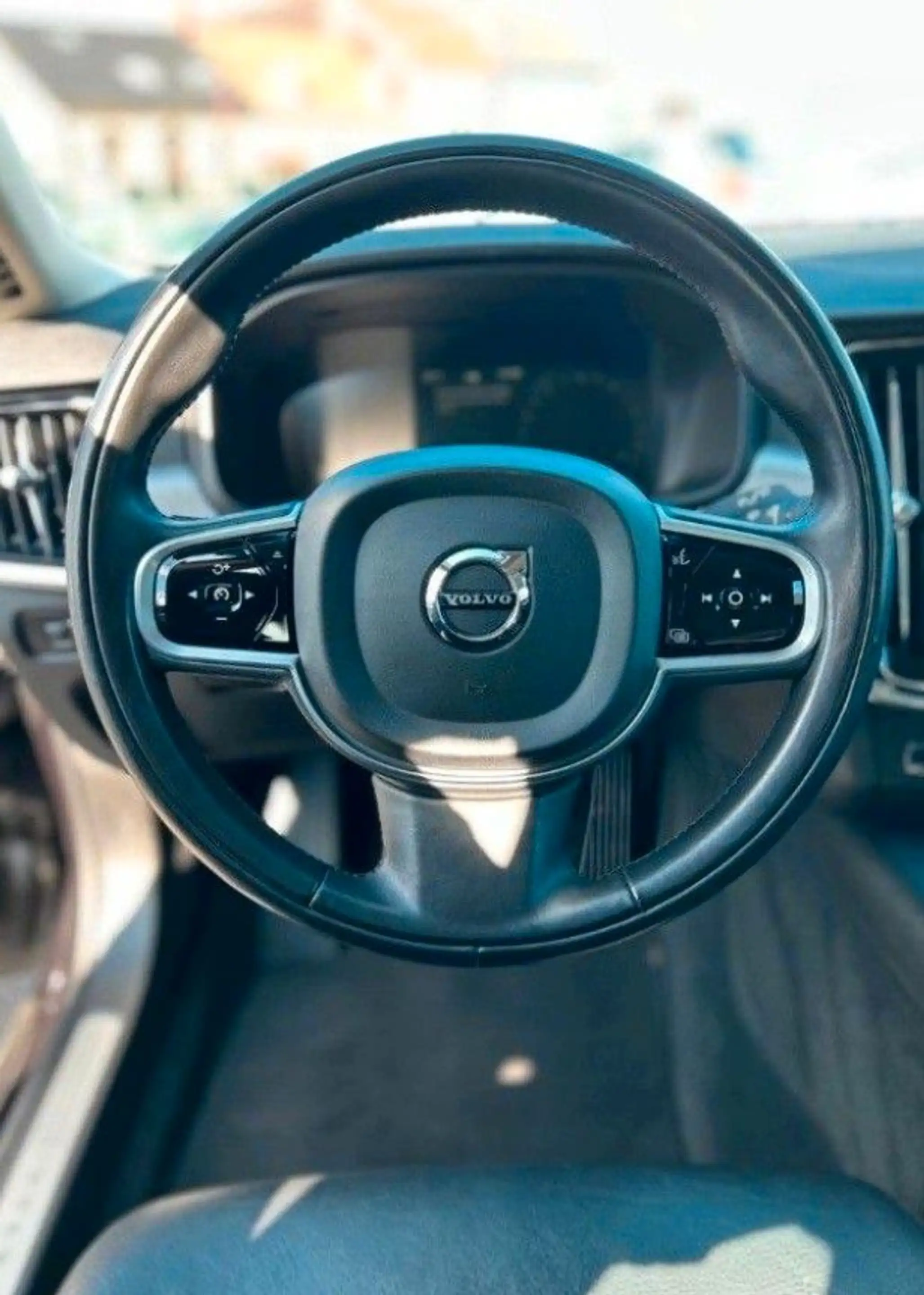 Volvo V90 MOMENTUM MEMORY + LANE ASSIST + AHK — photo 9