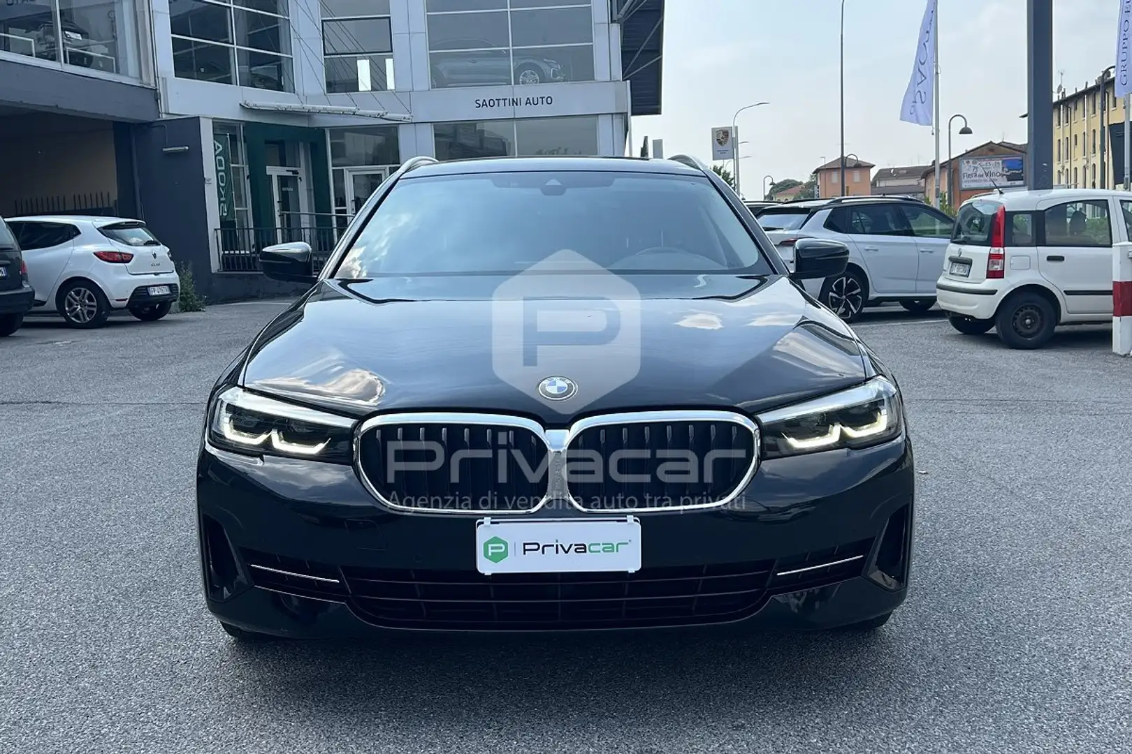 BMW 520 520d 48V xDrive Touring Luxury Nero - 2