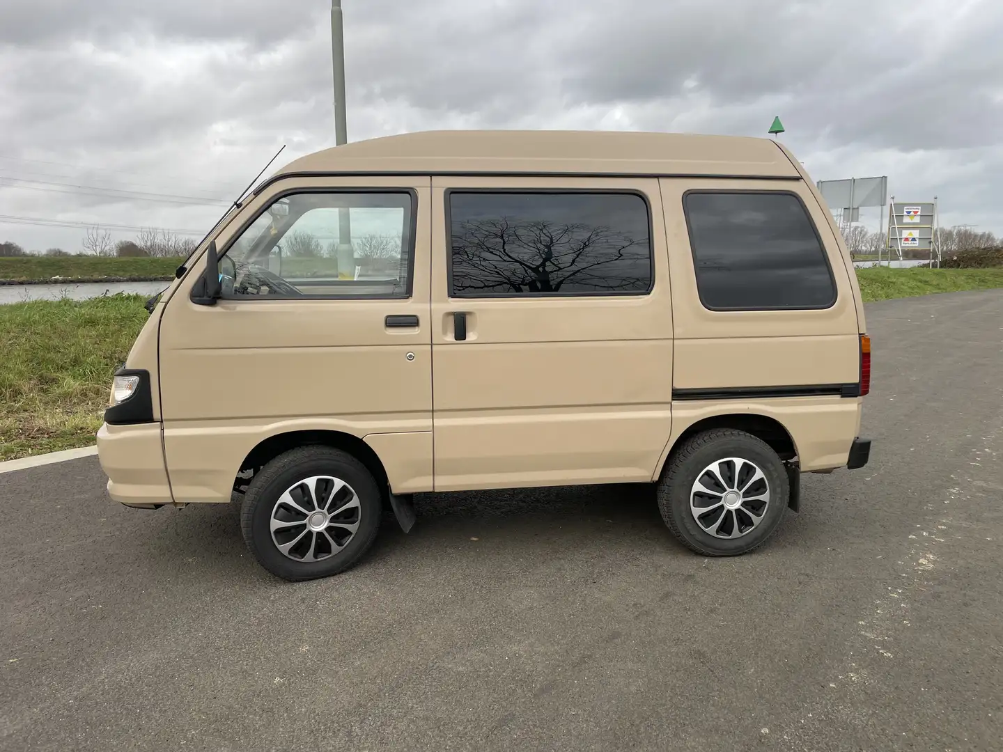 Piaggio Porter 1.3 euro 5 motor 5 personen Beige - 2
