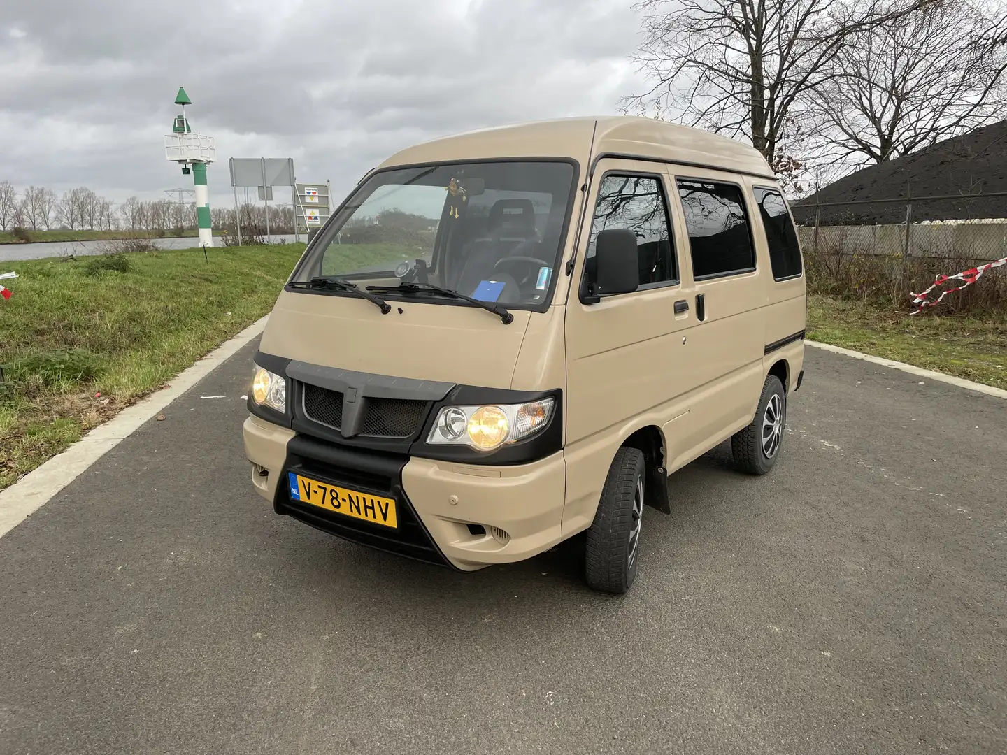 Piaggio Porter 1.3 euro 5 motor 5 personen Beige - 1