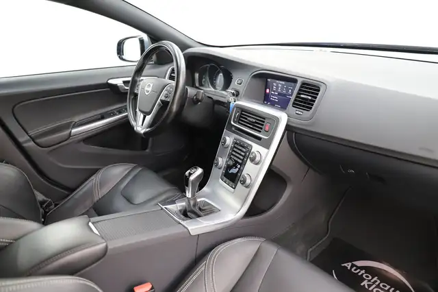 Volvo S60 view 11