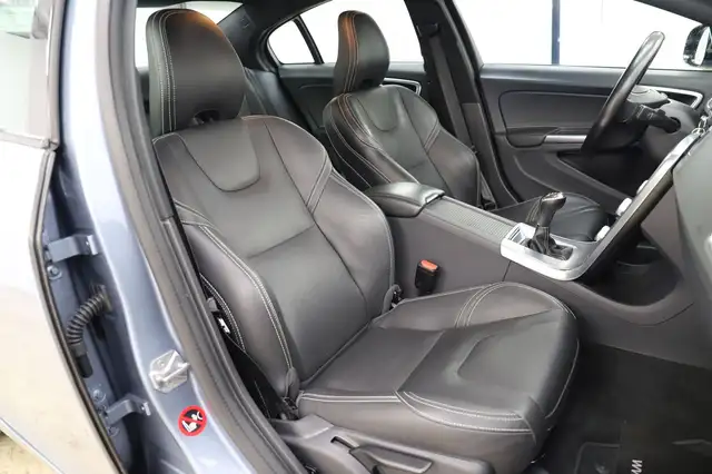 Volvo S60 view 12