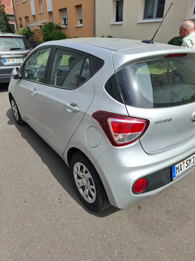 Hyundai i10 1.0 Trend Silber - 1