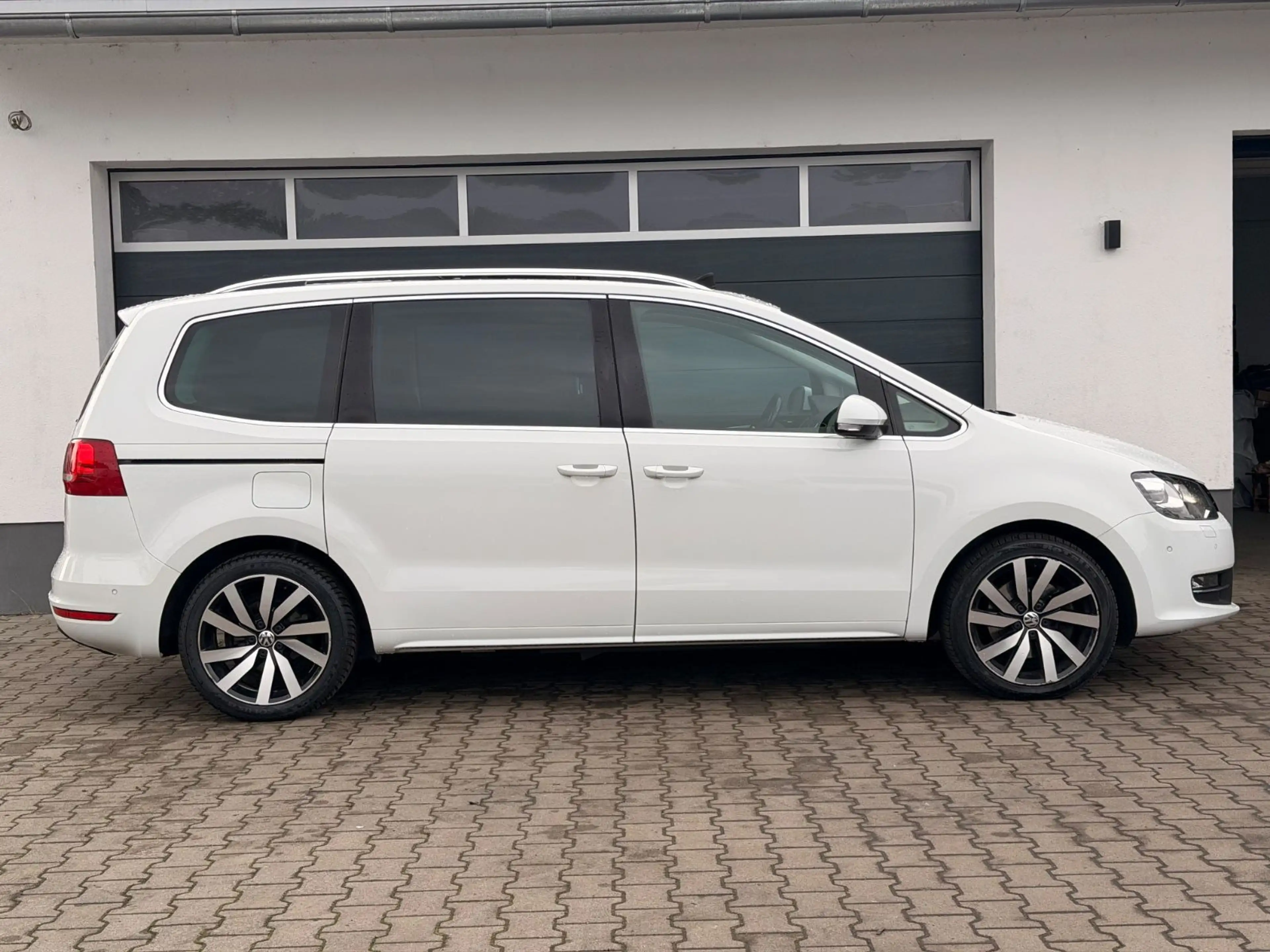 Volkswagen Sharan Highline DSG PANO 7 SITZER Leder el.Tür — photo 7