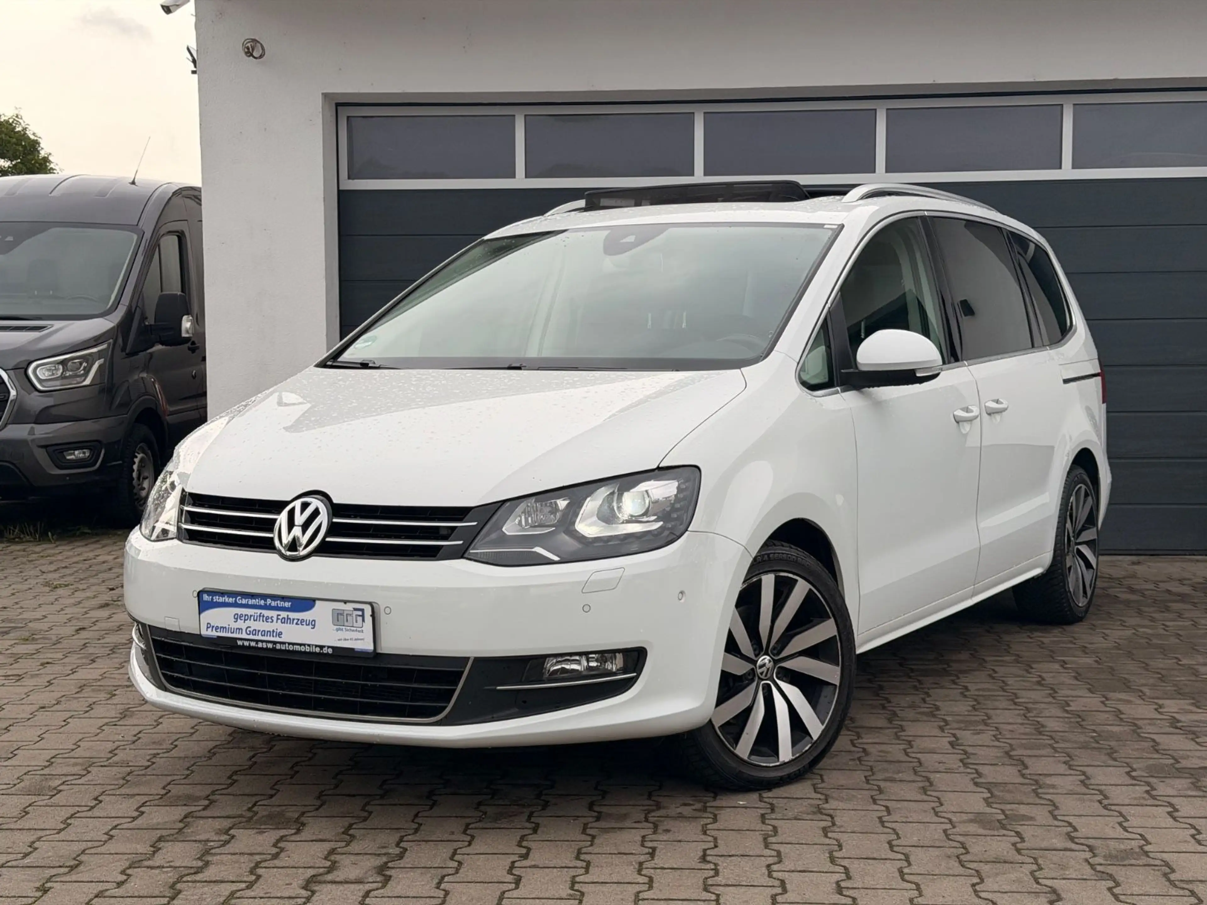 Volkswagen Sharan Highline DSG PANO 7 SITZER Leder el.Tür