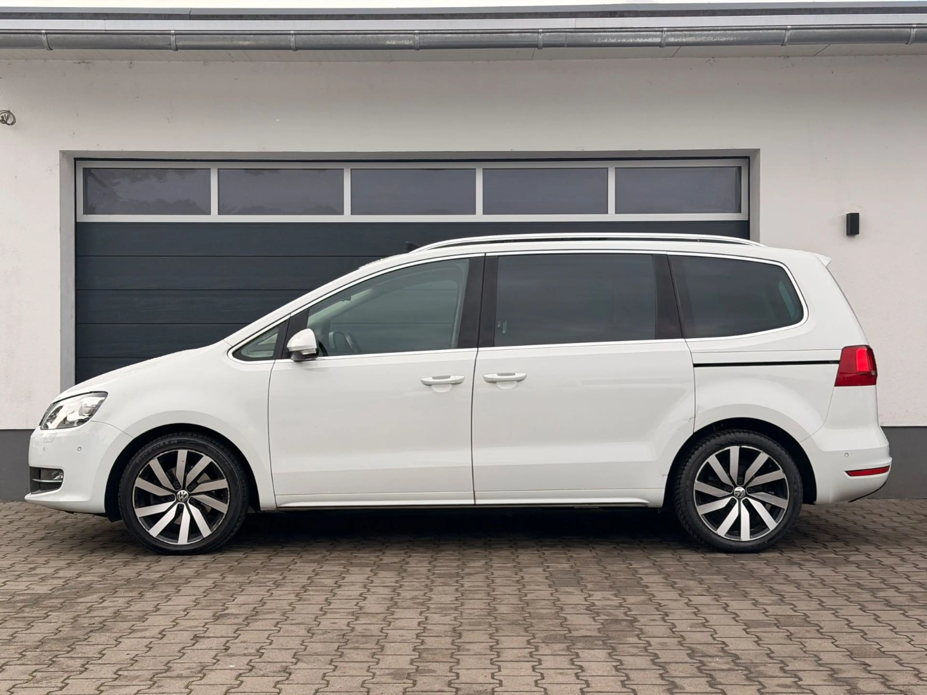Volkswagen Sharan Highline DSG PANO 7 SITZER Leder el.Tür — photo 2